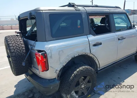 2022 Ford Bronco Black Diamond z USA, uszkodzony, nr VIN 1FMEE5DH4NLB76944